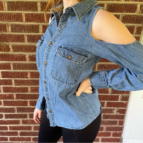 Urban Renewal Off The Shoulder Denim Top - size S - Picture 2 of 7